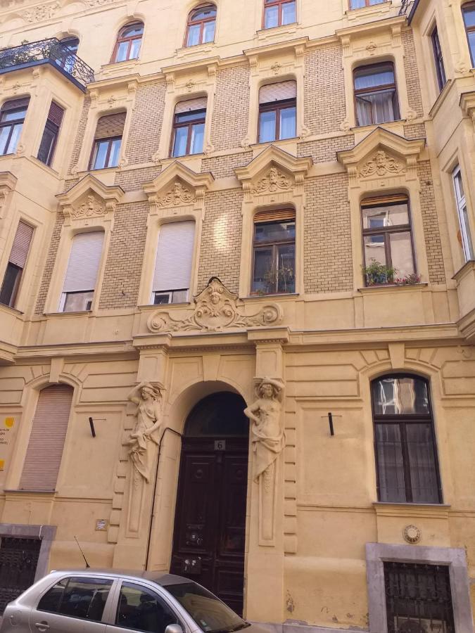 Sweet In The Center Of The City, - It's Only Yours With Two Bedrooms, 1 Price For 3 *